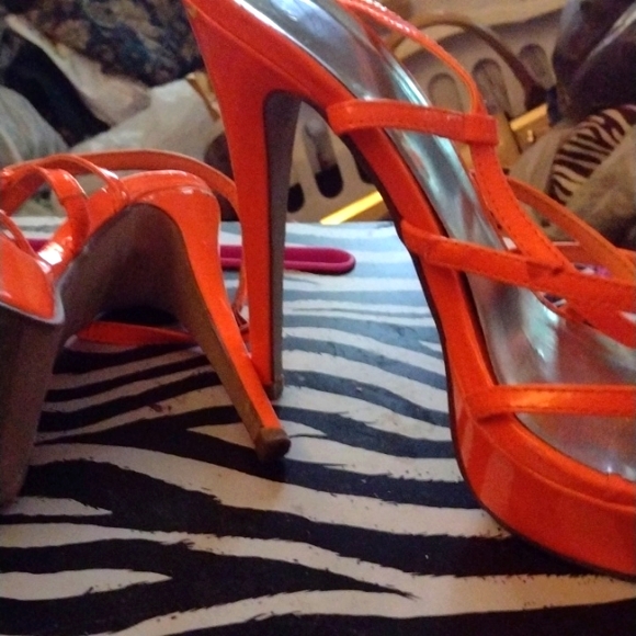 8-9M "D" Orange Patent Leather Heel Outside Open & thin Straps with Ankle Straps - Picture 3 of 8